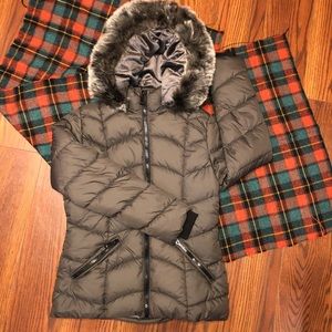 Warm coat with removable fur lined hood